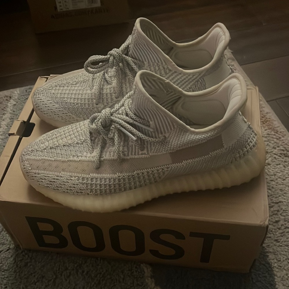Yeezy 350v2 -Lundmark